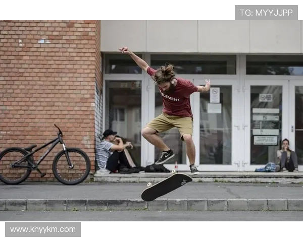 吴敏独家分享滑板技巧与心得体会助你轻松入门滑板世界